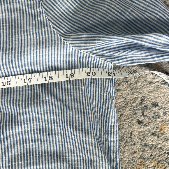 NWT Beautiful light weight blouse - Picture 11 of 14